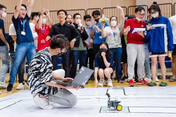 VinUniversity Students Solve a Real-World Problem of AI-Based Autonomous Vehicle