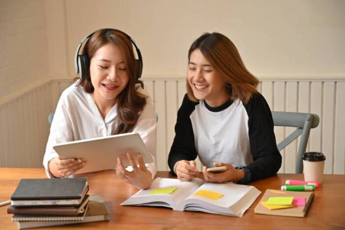 Cách luyện nghe thụ động Passive listening hiệu quả số 3 cach-luyen-nghe-thu-dong-passive-listening-hieu-qua-so-3.jpg