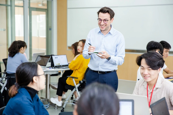 Marketing điện tử là gì? Cách thức hoạt động và lợi ích đối với doanh nghiệp hình 4 marketing-dien-tu-la-gi-cach-thuc-hoat-dong-va-loi-ich-doi-voi-doanh-nghiep-hinh-4.jpg