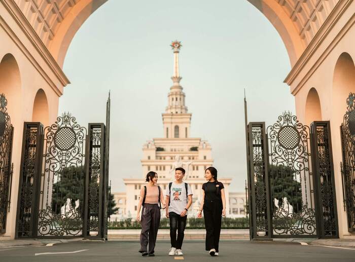 “Think” là gì trong tiếng Anh? Những điều bạn cần biết về động từ này hình 3 think-la-gi-trong-tieng-anh-nhung-dieu-ban-can-biet-ve-dong-tu-nay-hinh-3.jpg