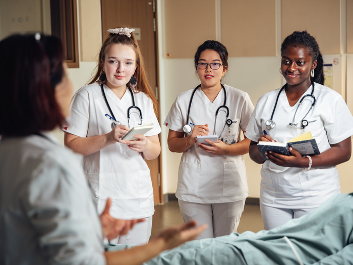 Tìm hiểu cách sử dụng preposition trong IELTS hình 4 tim-hieu-cach-su-dung-preposition-trong-ielts-hinh-4.jpg