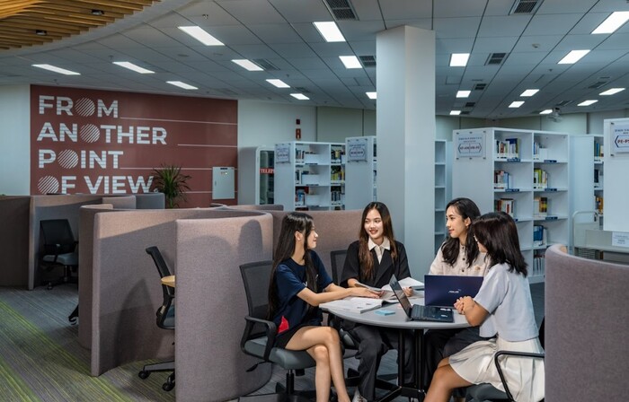 Turn out là gì? Một số cụm thông dụng với Turn out trong tiếng Anh hình 2 turn-out-la-gi-mot-so-cum-thong-dung-voi-turn-out-trong-tieng-anh-hinh-2.jpg