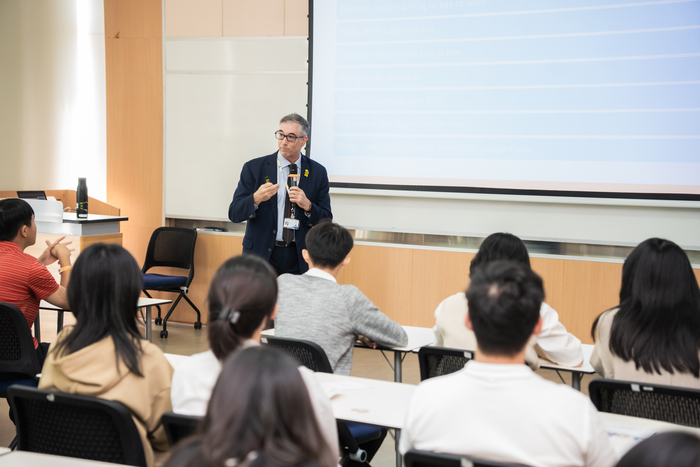 CopyWriter là gì? Tầm quan trọng CopyWriter trong thời đại AI lên ngôi hình ảnh 5 copywriter-la-gi-tam-quan-trong-copywriter-trong-thoi-dai-ai-len-ngoi-hinh-anh-5.jpg