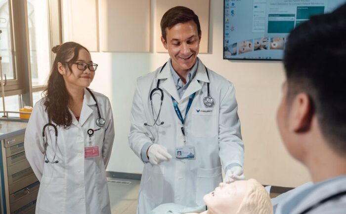 Đau họng nên làm gì để không biến chứng thành viêm họng mãn tính? hình 4 dau-hong-nen-lam-gi-de-khong-bien-chung-thanh-viem-hong-man-tinh-hinh-4.jpg