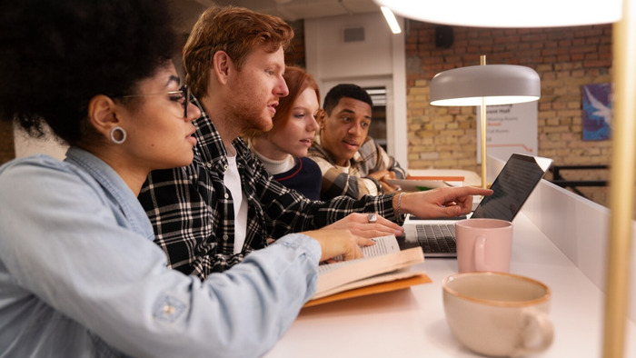 Trả lời câu hỏi “What do you usually do in the evening?” trong IELTS Speaking Part 1 hình 4 tra-loi-cau-hoi-what-do-you-usually-do-in-the-evening-trong-ielts-speaking-part-1-hinh-4.jpg