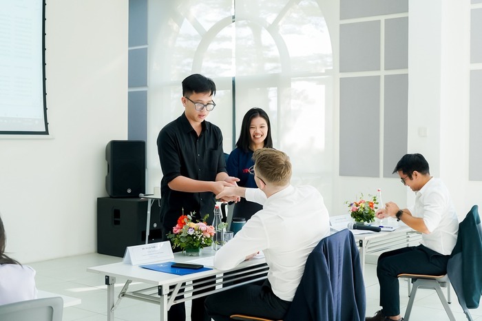 Từ vựng tiếng Anh: Coming soon là gì và cách dùng đúng ngữ cảnh hình 3 tu-vung-tieng-anh-coming-soon-la-gi-va-cach-dung-dung-ngu-canh-hinh-3.jpg