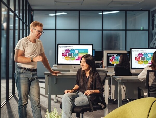 6 cách giúp bạn rèn luyện tư duy phản biện mỗi ngày hình 4 6-cach-giup-ban-ren-luyen-tu-duy-phan-bien-moi-ngay-hinh-4.jpg