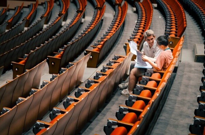 Afford to V hay V-ing? Cấu trúc đúng, cách dùng và bài tập đầy đủ hình 3 afford-to-v-hay-v-ing-cau-truc-dung-cach-dung-va-bai-tap-day-du-hinh-3.jpg