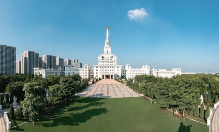 Carry on là gì? Cách dùng, cấu trúc và từ đồng nghĩa, trái nghĩa hình 3 carry-on-la-gi-cach-dung-cau-truc-va-tu-dong-nghia-trai-nghia-hinh-3.jpg