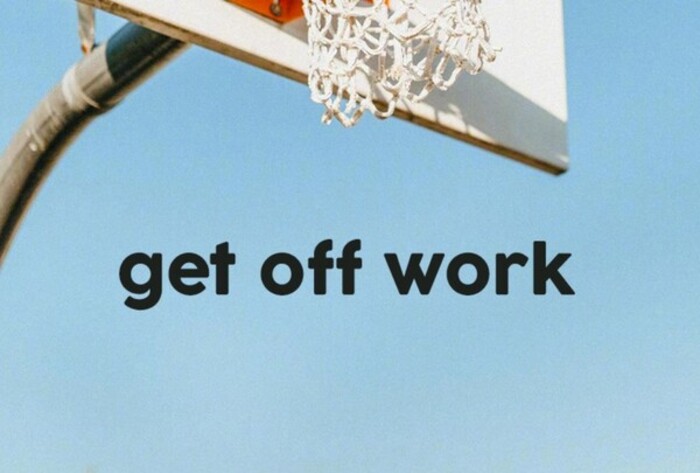 Get off là gì? Toàn bộ cách dùng và ví dụ dễ hiểu hình 2 get-off-la-gi-toan-bo-cach-dung-va-vi-du-de-hieu-hinh-2.jpg