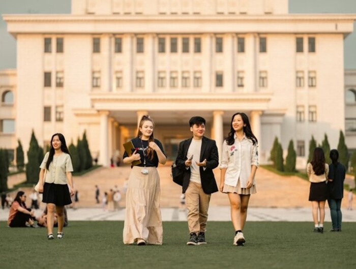 Get off là gì? Toàn bộ cách dùng và ví dụ dễ hiểu hình 3 get-off-la-gi-toan-bo-cach-dung-va-vi-du-de-hieu-hinh-3.jpg