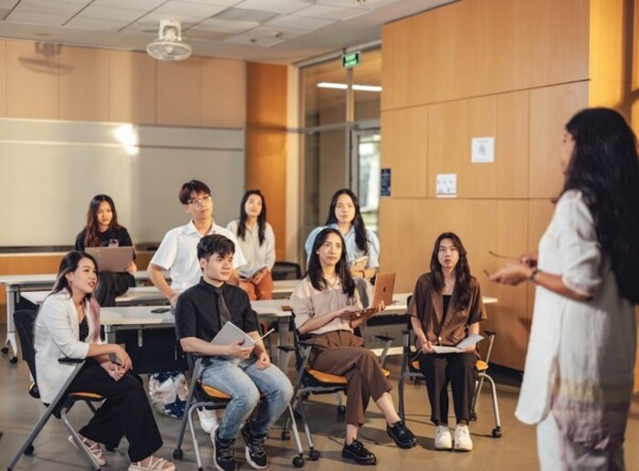 Take out là gì? Cách dùng và ví dụ chi tiết trong tiếng Anh hình 3 take-out-la-gi-cach-dung-va-vi-du-chi-tiet-trong-tieng-anh-hinh-3.jpg