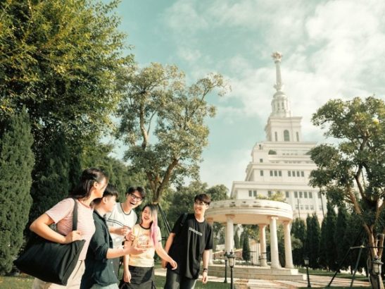 Trải nghiệm thực tế thông qua các buổi thực tập tại trung tâm tư vấn, dự án cộng đồng giúp sinh viên ngành Tâm lý học tại VinUni áp dụng kiến thức vào thực tiễn.