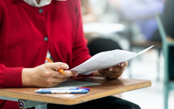 Khả năng lắng nghe, đồng cảm và kiên nhẫn là những tố chất quan trọng để thành công trong chương trình cử nhân Tâm lý học và sự nghiệp tư vấn sau này.