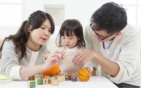 Phương pháp Unschooling khuyến khích trẻ phát triển thông qua sở thích, trò chơi,...