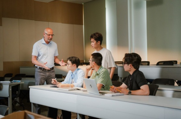 Students at VinUniversity engage in an international learning environment, developing leadership and strategic thinking skills