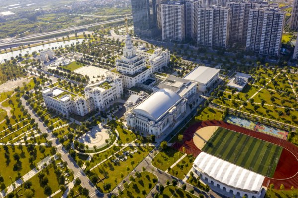 VinUniversity offers a global and sustainable learning environment, empowering students through research, innovation, and real-world engagement.