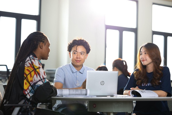 Sinh viên VinUni học Marketing trong môi trường hợp tác quốc tế