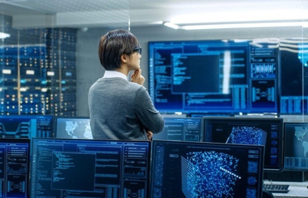 Below are the estimated salary ranges for key positions in Vietnam and the global market