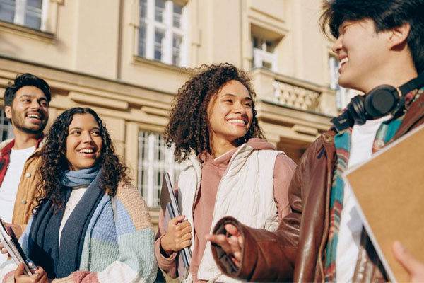 Chính sách điều chỉnh học phí giúp các trường cân đối chi phí đào tạo và duy trì chất lượng giảng dạy.