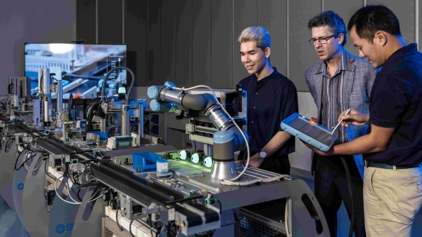 AI and research scientists advance the theory and methodology of Data Science and AI