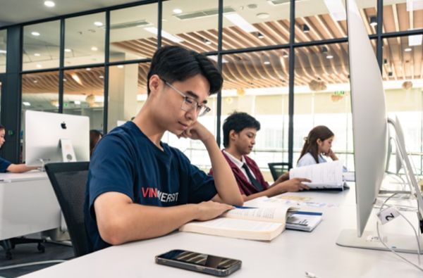 Early research exposure helps students decide if doctoral study is right for them.