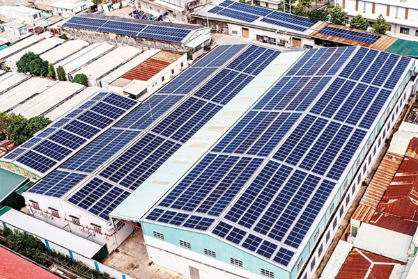 Đầu tư điện mặt trời mái nhà hiện nay tập trung vào mục đích giảm chi phí vận hành cho doanh nghiệp thay vì bán điện.