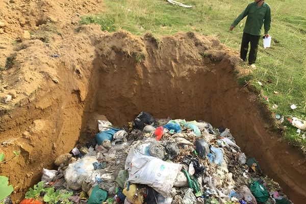 Bãi chôn lấp trong công nghệ xử lý chất thải rắn.