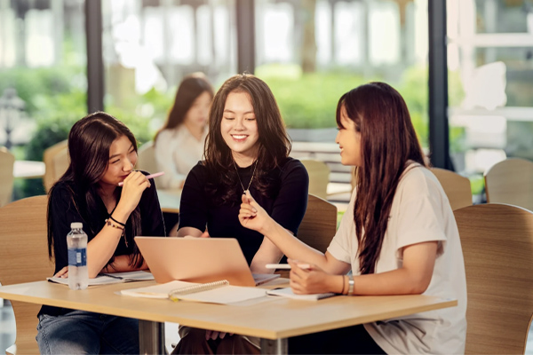 Chương trình Cử nhân Quản trị Kinh doanh tại Trường đại học VinUni là một lựa chọn đáng cân nhắc nhờ định hướng đào tạo theo chuẩn quốc tế và gắn với thực tiễn doanh nghiệp.