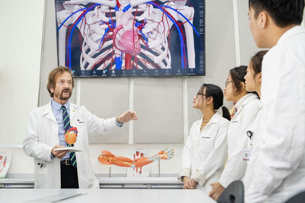 Vai trò của khoa học máy tính và trí tuệ nhân tạo trong robot y tế.